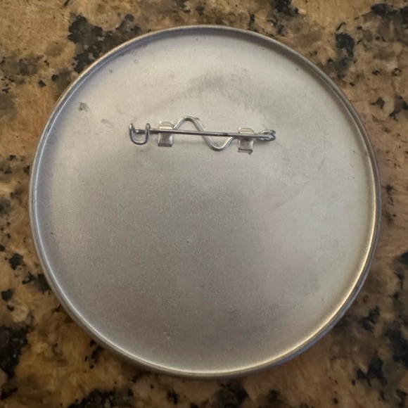 Disney 1st visit metal button (Walt Disney World) - Picture 2 of 2